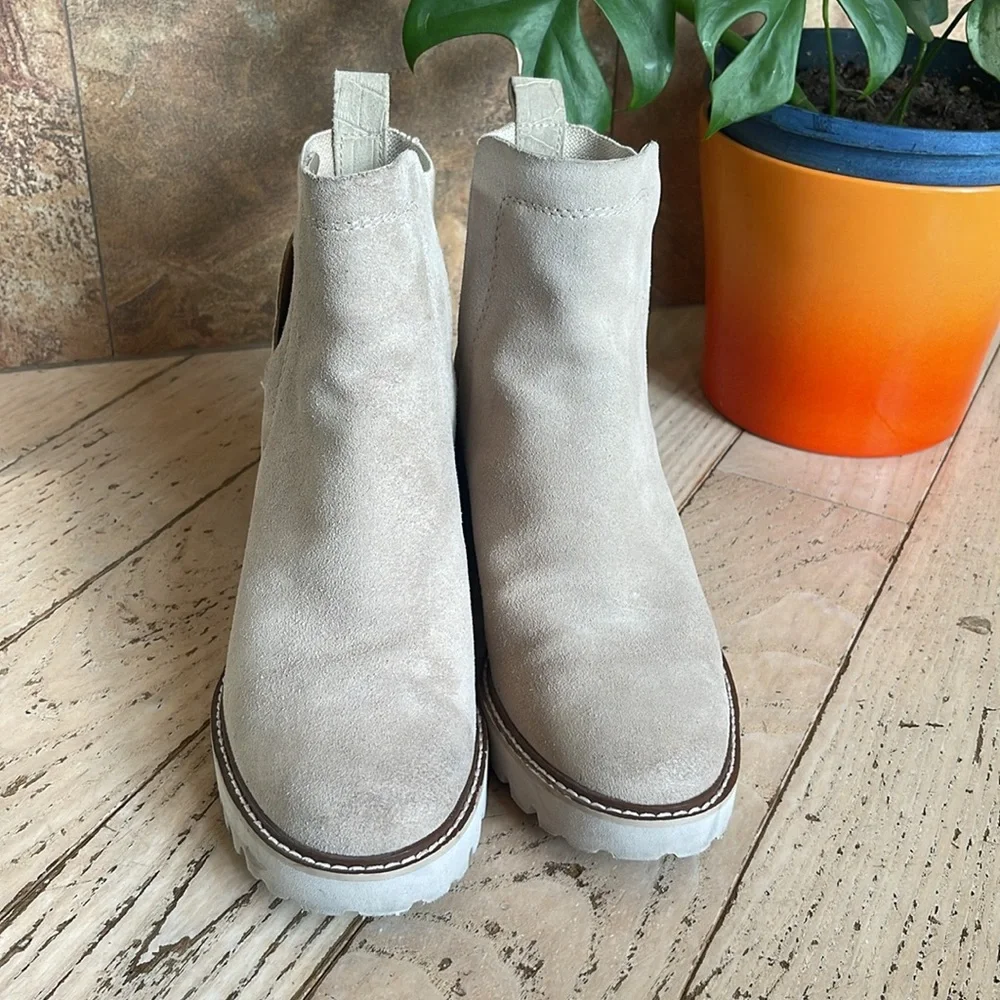 Dolce Vita Boots Womens 8.5 Huey H2O Chelsea Cream Pull On Ankle Top Block Heels - Picture 4 of 12